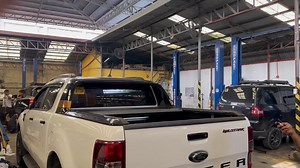 SF Power Lid Supreme for this Next Gen Ford Ranger Wildtrak! 🔥🔥🔥 Built with the Finest Materials available while offer you with complete convenience. The Power Lid Supreme is meant for those who want the Ultimate Versatility paired with extreme Durability. SF Roller Lid Supreme Features: •Fully Automated with Remote Control System •Built in High Power LED Lamp •95% Leak/ Water Proof (4 Water Drainage System) •Heavy Duty Aluminum Material •Heavy Duty Metal Rollers •Industrial Locking Mechanism