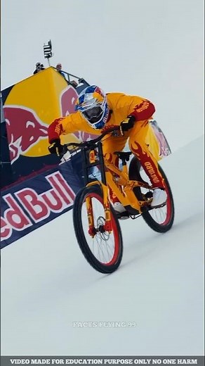 You must not have seen a man riding a bicycle like this.😱