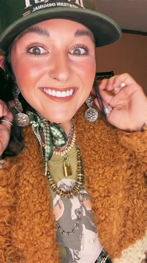 Chic Thrifted Outfit for Saturday Night Dates