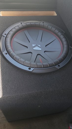 kicker comp R 12 inch dual 4 ohm 500 watt rms 1000 watt max #kicker#subwoofer#livinloud #corridos#chalinosanchez #corridoschingones #inlandempire #fontana #california #epicenterbass