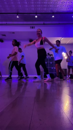 Took my first shuffle class this summer and am obsessed ✨❤️#shuffle #shuffledance #shufflecombos #nyc #cuttingshapes