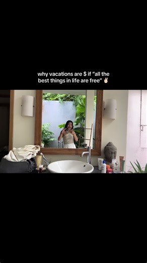 Money, money, money must be funny in a rich GURLS world #travel #privatevilla #luxurylife #luxurytravel