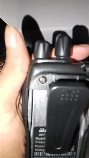 ICOM ic v80 walkie talkie 12kilometers range #viralvideo🔥😘🔥2024virlvedeo #foryoupage #virlvideo #wirless #sloution