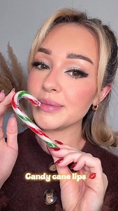 Candy cane lips 👀🎄 . . #makeupchallenge #lipcombo #funmakeup #makeup #christmasmakeup | sydneypurl