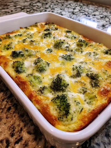 Broccoli Cottage Cheese Bake – Cheesy, Creamy & Low-Carb Comfort! If you’re craving something warm, cheesy, and ridiculously satisfying without the carb overload… this is it. Tender broccoli baked into a creamy, protein-packed cheese mixture that melts together into pure comfort. It’s the kind of dish you’ll make once and immediately add to your weekly rotation. Save this one — you’re going to need it. Ingredients (Serves 4–6) • 2 cups steamed broccoli florets, chopped • 1 cup cottage cheese • ½
