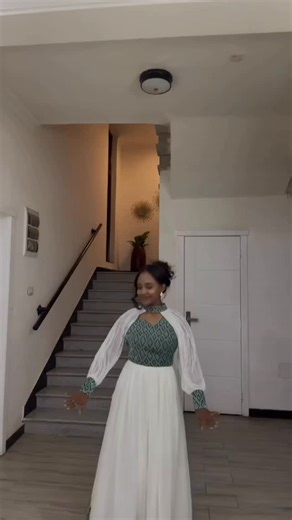 OLI’S on Instagram: "Our two looks in one dress is back for Christmas 🎉🎉 and this time with optional sleeves ☺️ . Get your Oli’s dress. #knitwear #christmas #dress #olis#giftideas"