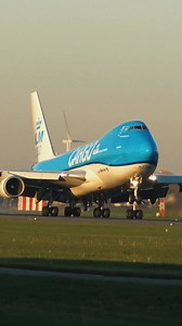 KLM Cargo Boeing 747-406F(ER) Landing at Amsterdam Schiphol Airport! ✈️ 📹: Madeira Air Spotter 📡: RadarBox.com #KLMCargo #Boeing747 #Aviation | AirNav Radar
