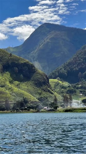 Muhammad Syarif on Instagram: "Kalau udah hijau gini, bawaannya pengen lama lama di danau toba 🍃✨ Pricate Trip Danau Toba? DM @pemudaagabut More information link in bio."