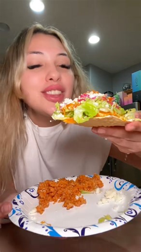 🔥 Crispy, saucy, and full of flavor—these chicken tinga tostadas are a game changer! 🌮✨ Perfect for dinner. #ChickenTinga #Tostadas #EasyRecipes #MexicanFood #HomeCooking #DinnerInspo #izzysrecipes | Lacoronel90