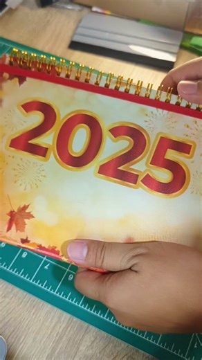 Desk calendar with notepad na parang Notebook 🤩😍 #fypシ゚viralシfypシ゚ #fypシviralシ2024 #fypシ゚viralシ2024fyp #fypシ #fypシ゚ #notepads #autumn #printing #deskcalendar #hardbound