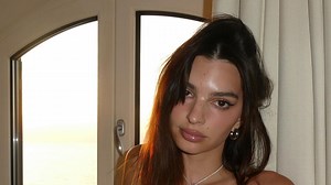 Keine Tan-Lines: Emily Ratajkowski sonnt sich komplett nackt