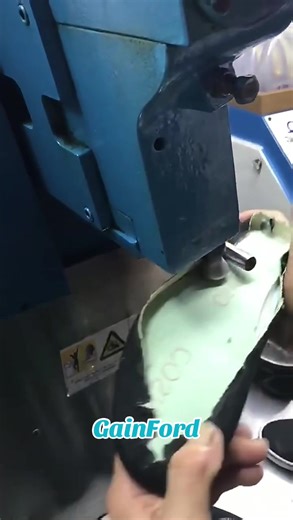 Shoe Side and Heel Lasting Machine Efficient Shoemaking Equipment for Side Lasting Making##shoemachine #shoemakingmachine #shoemaking #shoelastingmachine#footwear