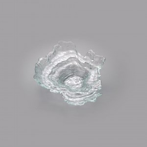 Restaurantware Vetri 18.1 x 13.6 x 3.7 Inch Glass Serving Dishes 4 Durable Unique Serving Dishes - Seashell Design Dishwashable Clear Glass Dinnerware For Hot & Cold Foods