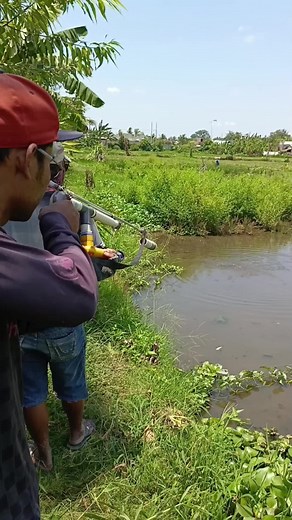 Akurasi senapan dari paralon !! #fishing #ketapelikan #mancing #hiburan #slingshot