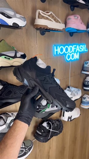 Hoodfash Punt Kom on Instagram: "🔥 Sterke look vanaf de eerste stap Een opvallende sneakercollectie 👟"