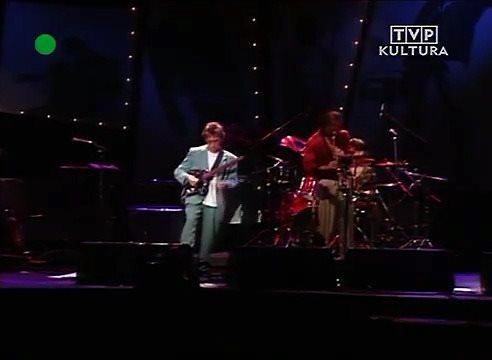 5.3K views · 195 reactions | Andy Summers - Festival International de Jazz de Montreal 1991 _________________________________________________ Andy Summers: Guitar Bill Evans: Saxophone, Voice Mitchel Forman: Keyboards Darryl Jones: Bass Chad Wackerman: Drums 01. Mexico 1920 00:00 02. Mickey Goes To Africa 06:25 03. Pennhill March 12:05 04. Charis 20:01 05. Blues Prior To Richard 23:34 06. Monk Gets Ripped 30:36 07. Ruffled Feathers 35:22 08. Blues for Snake 44:15 | Avant Garde Music | Facebook