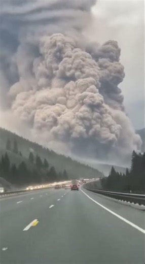 Crazy Volcano Cloud in Iceland! Look at the size of that! #volcano #shorts #weather