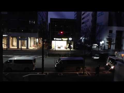 【京都ライブカメラ】京都市中心部・烏丸通の様子（京都市中京区）Live view of Karasuma Street in front of the Kyoto Shimbun newspaper