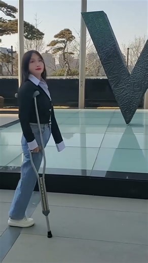 OOE Amputee woman #amputada #oneleg #rak#sak#rae#onehand#ooeamputee