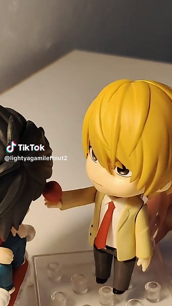 Death Note Cosplay: Light Yagami and Misa Amane Looks