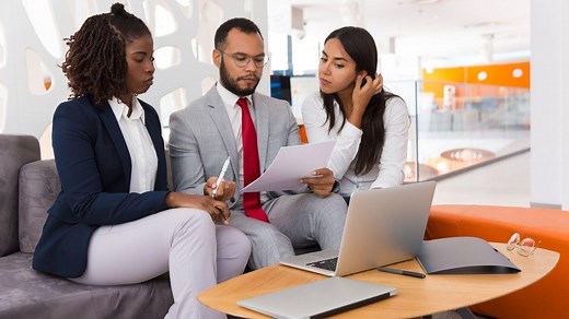 What Jobs Can I Do With Business Studies And Economics?