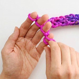 46K views · 118 reactions | HOW TO FINGER KNIT - Do you remember learning this when you were a kid?? Full instructions here >>> https://onelittleproject.com/finger-knitting/ | One Little Project | Facebook