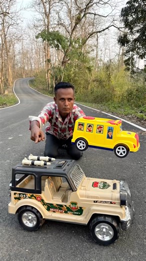 Small school bus and remote control arme jeep unboxing