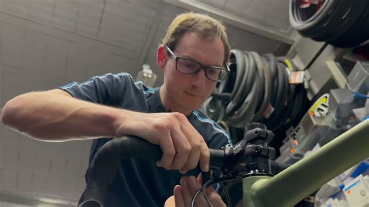 Montaje de la bicicleta de gravel Conor KALIMA — Edición de Carrera Mundial