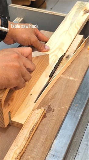 Made a simple table saw jig to easily repeat thin rip cut wood #woodworking #diy #tips #plywoodworking | Plywoodworking Tips & Trick