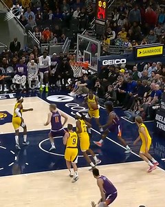 Saben making the defenders chase after him 🌀 | Phoenix Suns