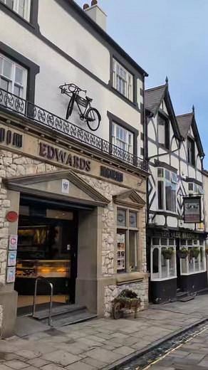 22K views · 273 reactions | It's a lovely autumn day here in Conwy and we're all set for a busy weekend. If you're dropping by this weekend, then you'll see our Christmas 2025 brochures on the counter for you to browse through. They've got details of our Christmas products, including free range turkeys, hampers and our deli delights. Alternatively, find our digital brochure here ➡️ bit.ly/EOC-Xmas-2025 #christmas2025 #edwardsofconwy | Edwards of Conwy | Facebook