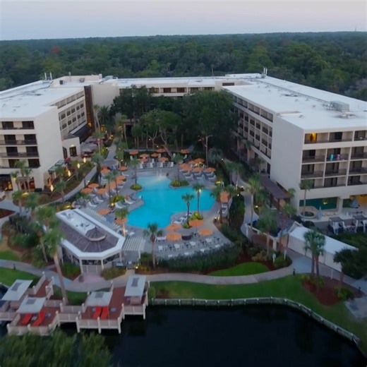 Whether you’re headed to old faves or new saves, take a joy ride to see the sights and spend the night in style at Sonesta. | Sonesta Hotels & Resorts