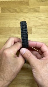 Bracelet de survie en paracorde. #paracorde #edc | Atelier sac de noeuds