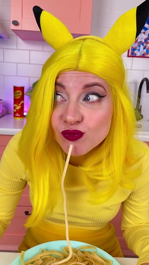 Keeping food clean 😋 #sketchcomedy #yummyfood #cleantok