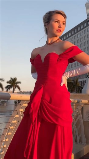 McKenzi Hawthorne | Happy Valentine’s Day lovelies ❤️❤️ This pretty woman dress recreation was made possible by my favorite place to get fabrics @moodfabrics... | Instagram