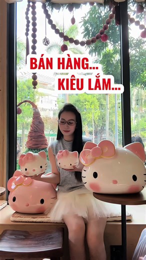 Shop đang trong tình trạng 🌪️ cần vừa check tn vừa thở oxy, mong các khách thông cảm, hoan hỉ giúp shop nha huhu. Iu rất nhìu 😘😘😘 #hellokitty #heodat #hoanganhceramics #decor #battrang