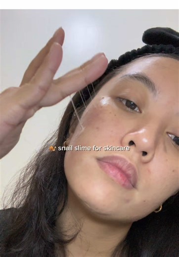 snail slime 🐌 for skincare⁉️ YES PLEASE ✨ TIP to maximize your hydrogel mask -> make sure to not forget the small ovals, add them to areas that the mask can’t cover 💯 #kbeauty #cosrx #yesstyle #fyp #mirrorskin