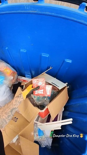 236K views · 2.4K reactions | So many gift cards, Amazon, Visa, sonic  #dumpsterdiveking #dumpsterdiving #free #money #jet #VISA | Dumpster Dive King | Facebook