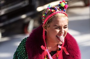 Miley Cyrus: Goodbye Twerking HELLO Nae Nae