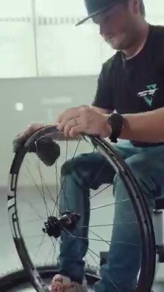 F**k Punctures 👊 The Muc-Off Ultimate Tubeless Kit contains everything needed to get a tubeless-ready wheelset set up and ready to roll. Don't forget to blast out that old rim tape glue, sealant or tubular glue residue with our non-aggressive Glue and Sealant formula. 😎 #mucoff #fxxkpunctures | Muc-Off