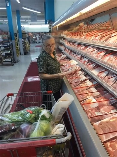 Limited-Time FREE Meat Bundle! Comment “ME” now to claim your box 🥩 Delivery tomorrow afternoon. Only 1 box per person. 📩 Submit your ZIP code ASAP. #MeatAndFruits #FoodRelief #FoodForAll #organicreach #helpinghands #freshfood #reelsvideo #SharetheCare #communitysupport #fooddistribution #UnitedStates | Free Food