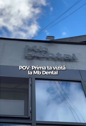 POV: E prima ta vizită la Mb Dental. Detaliile fac diferența încă de la intrare. Lumina caldă, spațiul aerisit, elementele curate și atent alese, fiecare colțișor e gândit să îți ofere o stare de confort și siguranță încă din primele secunde. O clinică în care atmosfera contează la fel de mult ca expertiza. Așa arată locul în care grija, profesionalismul și liniștea se întâlnesc. Bine ai venit. Aici începe o nouă experiență la dentist. #CabinetStomatologicCluj #ClinicaStomatologicaCluj #DentalCa