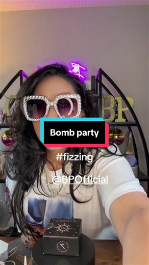 Bomb Party jewelry unboxing and fizzing diamonds explained