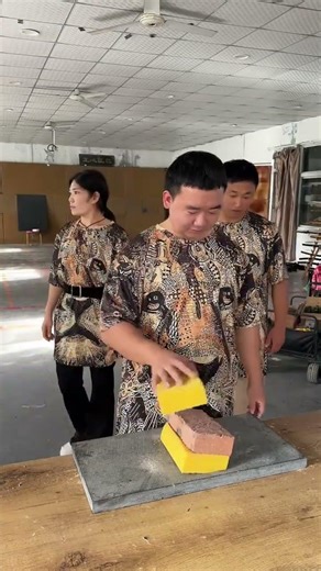 练成了中国功夫大师丨飞牌绝技丨气功 中国功夫大师丨飞牌技巧丨气功 #搞笑 #功夫 #有趣 #功夫