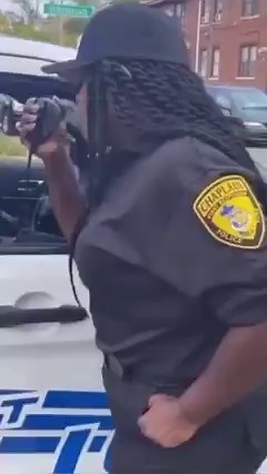 Detroit Police Officer Prays Over Community #PrayerHub #Police #Prayer #Police | Prayer Hub