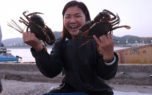 带你走进真实的渔民生活，渔民出海捕鱼，看看都会有什么收获？