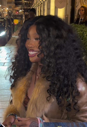 #sza takes time for fans outside his hotel #fashionweek #pourtoiii | fans