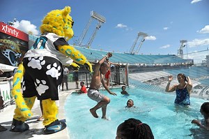 Yes, the Jacksonville Jaguars' stadium has pools. Here's how much they cost to swim in