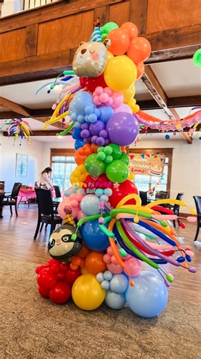 Emma celebrated her 1st birthday with the cutest birthday theme! Balloon fireworks, helium balloon bouquet, hanging garlands, rainbow colors, party animals (with party hats) and a whole lot of fun!! Thank you so much Megan for trusting me with such a special occasion. I had a blast making the balloon decor for your sweet Emma’s first birthday! ❤️💛🧡💚💜💙🩷🩵 • • • • • #papapartyballoons #balloons #balloon #birthday #partyanimal | Pa Pa Party Balloons