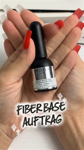 Fiber Base Auftrag für Anfänger 🤍 Du bist neu im Game? Kein Problem – wir zeigen dir Schritt für Schritt, wie du die Fiber Base richtig aufträgst! 💡 Perfekt für alle, die Halt, Stärke & Pflege in einem wollen. ✨ Tipp: Arbeite in dünnen Schichten und achte auf die Ränder – so hält’s bombenfest! #fiberbase #nailtutorial #nägelfüranfänger #gelnägel #builderbase #didierlab #nailtips #nailroutine #maniküre | Didier Lab
